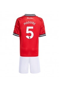 Manchester United Harry Maguire #5 Babyklær Hjemme Fotballdrakt til barn 2025-26 Korte ermer (+ Korte bukser)